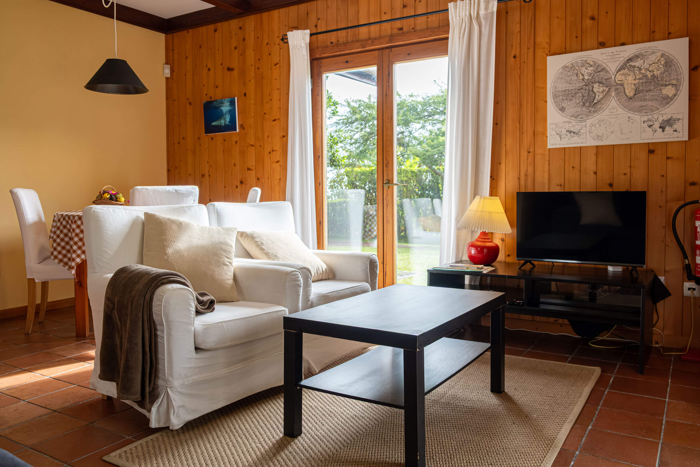 Detalhe do jardim e cottages da Quinta dos Curubas
